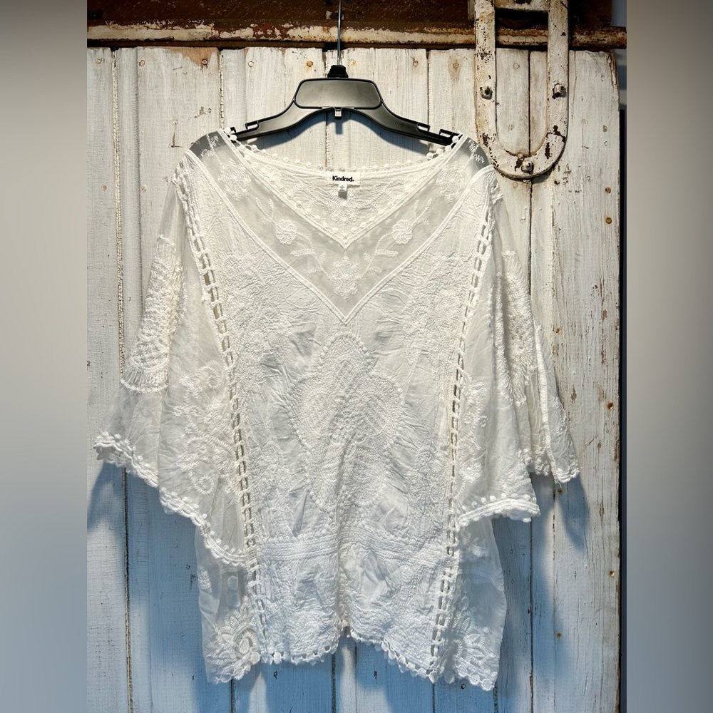 Kendra Scott White Lace Embroidered V-Neck Blouse